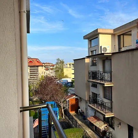 Emilia Apartman Ravda